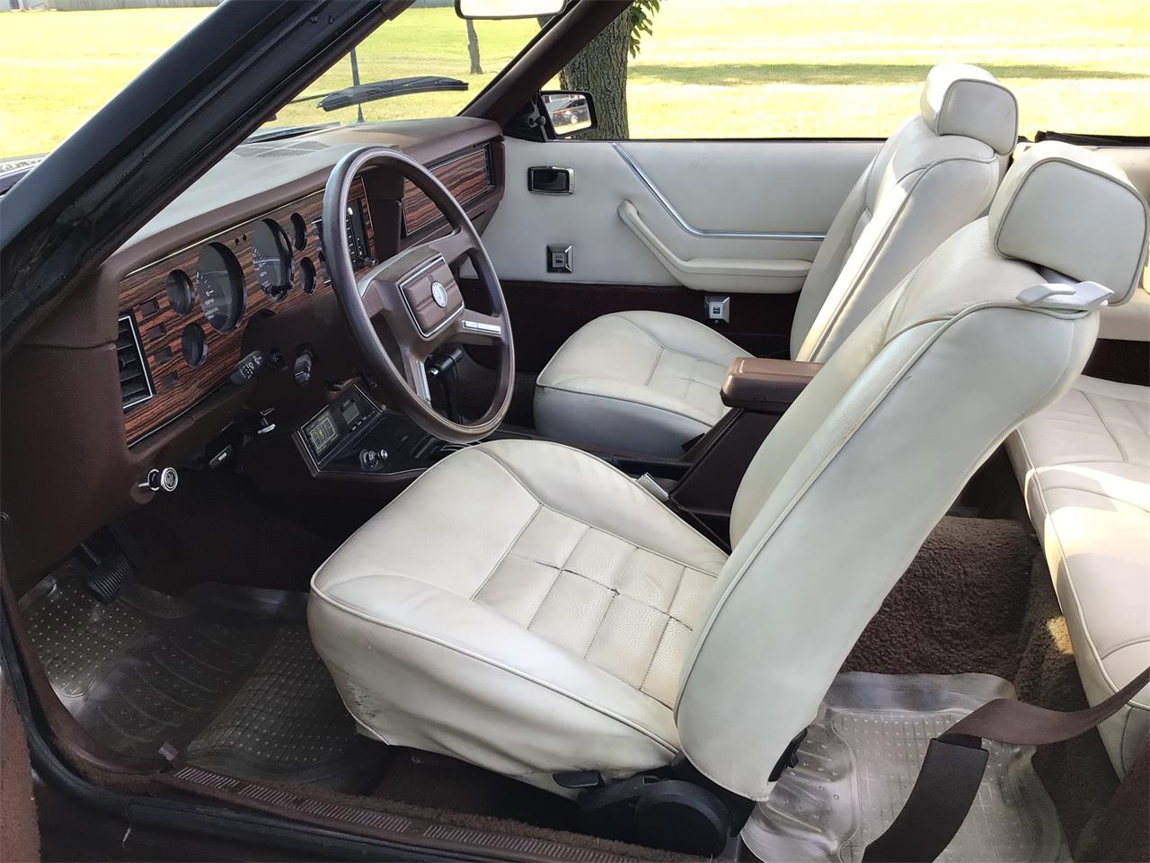 Ford-Mustang-1983-Brown-White-24