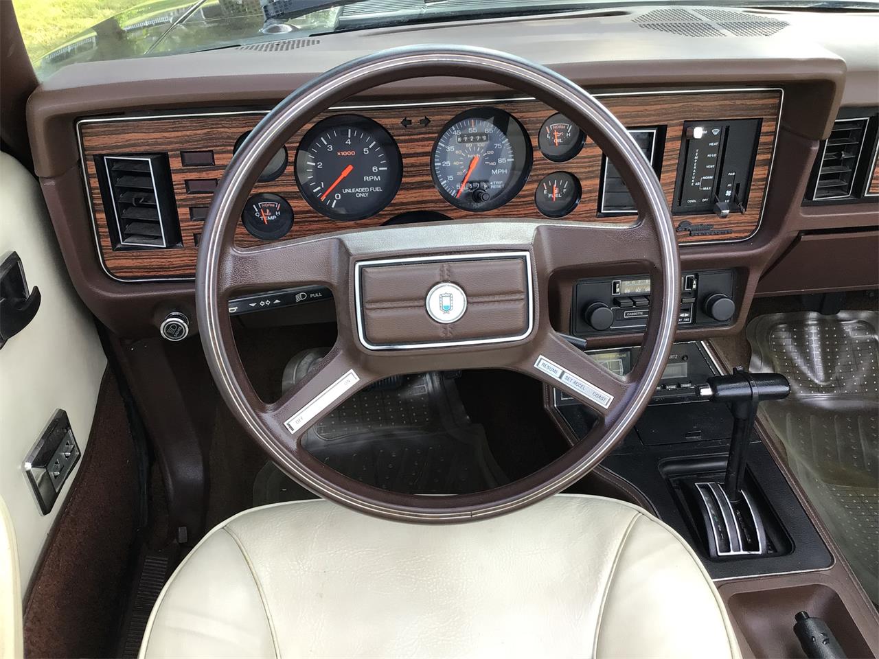 Ford-Mustang-1983-Brown-White-25