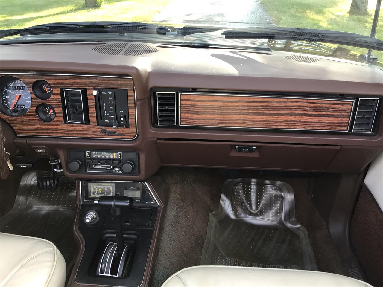 Ford-Mustang-1983-Brown-White-9