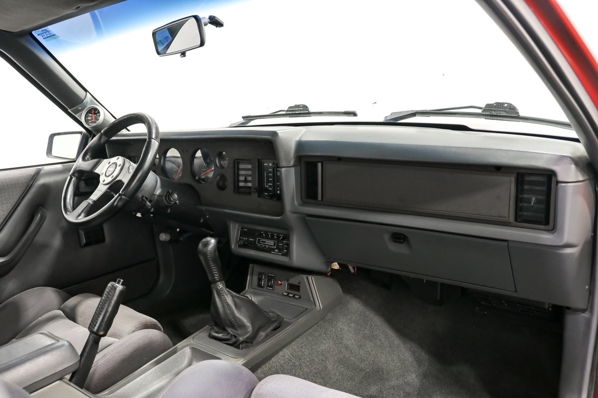 Ford-Mustang-1985-Hatchback-15