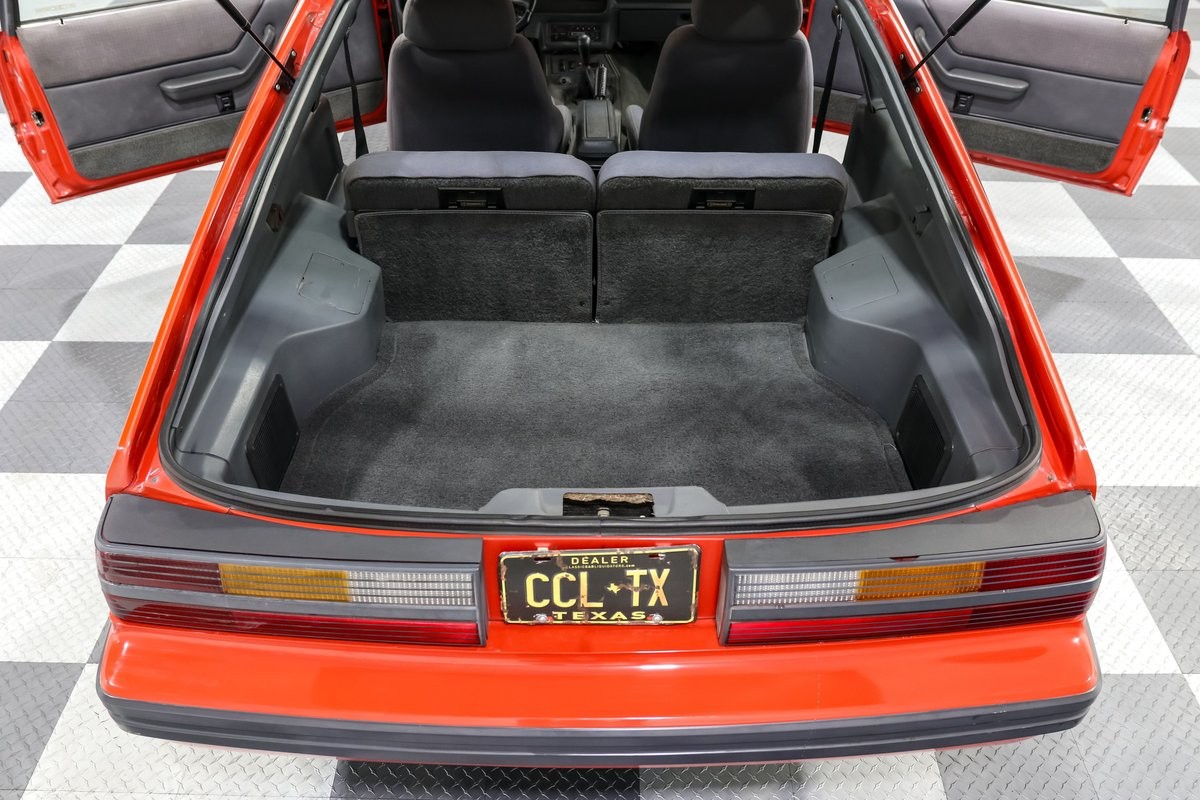 Ford-Mustang-1985-Hatchback-18