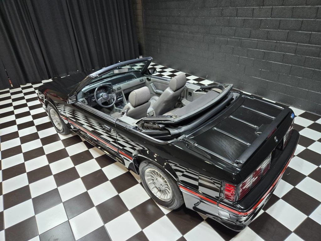 Ford-Mustang-1987-Convertible-2