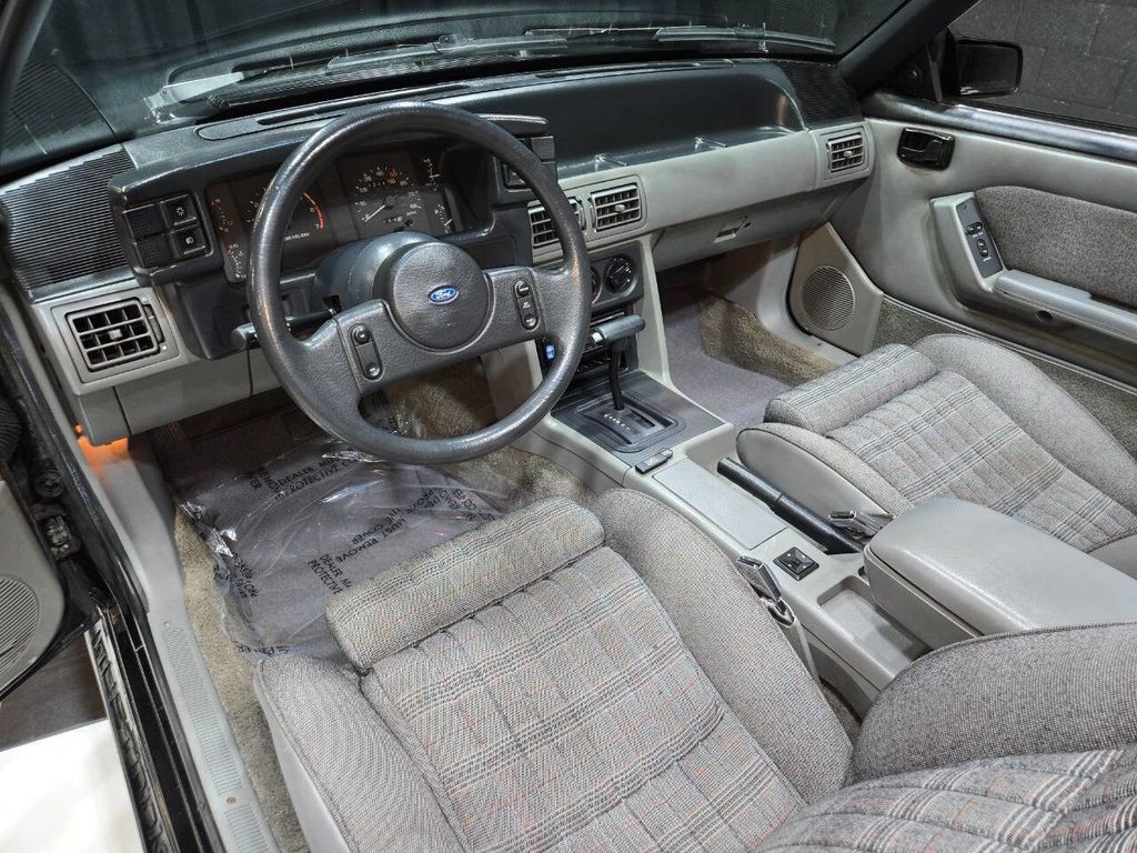 Ford-Mustang-1987-Convertible-8