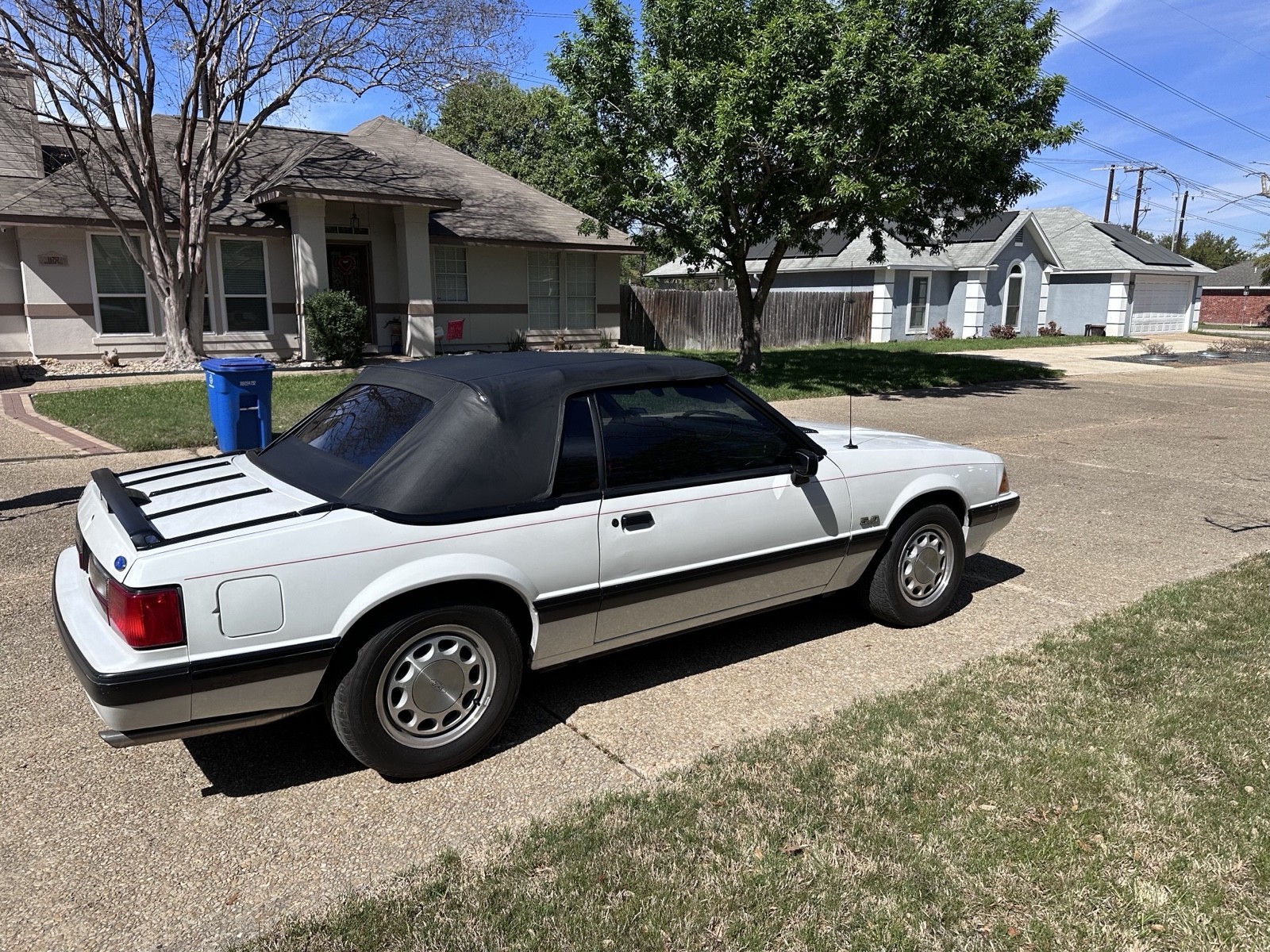 Ford-Mustang-1989-Convertible-1