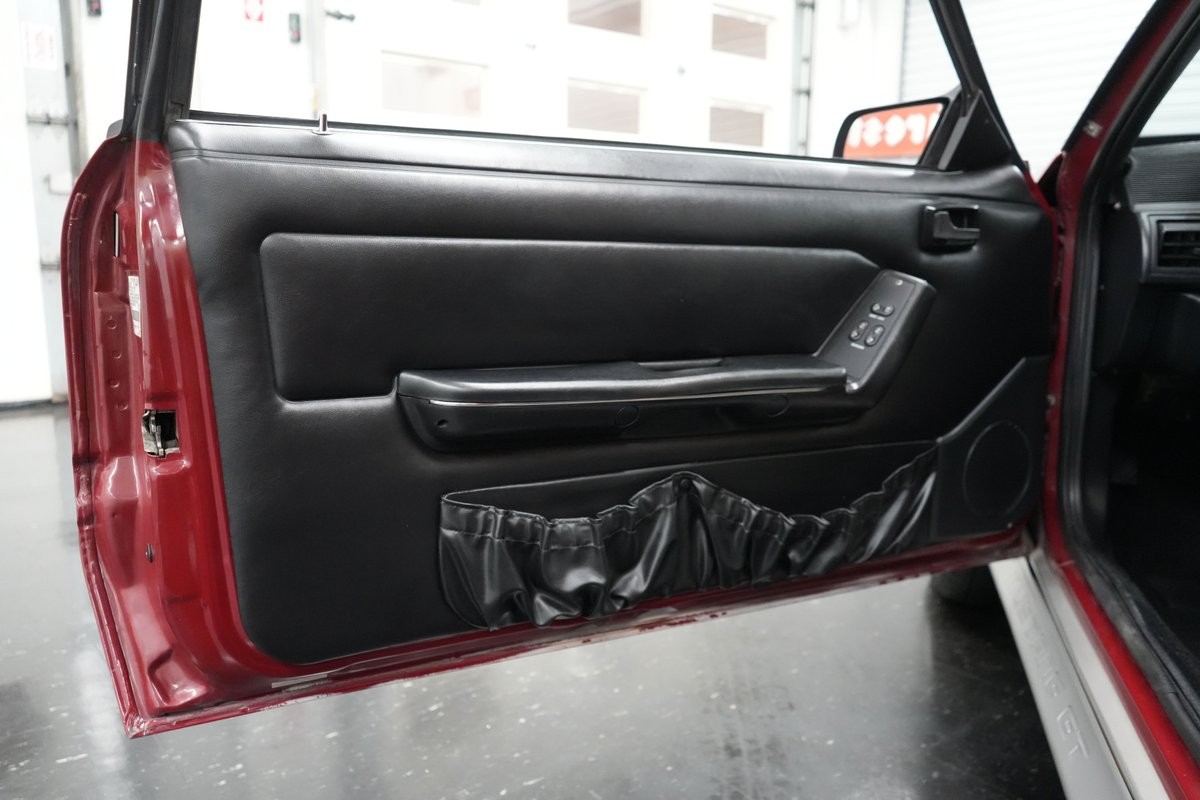 Ford-Mustang-1992-Hatchback-38