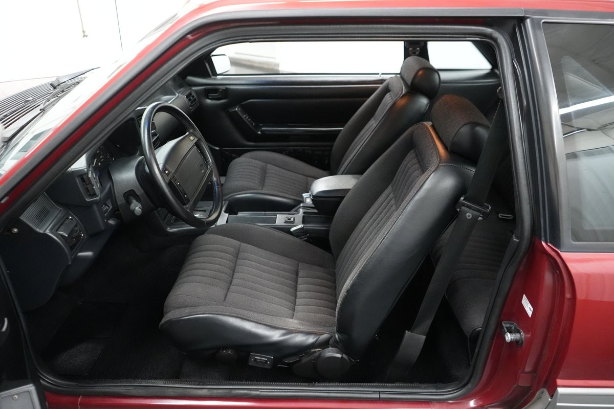 Ford-Mustang-1992-Hatchback-39