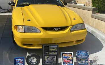Ford-Mustang-gt-1994-Canary-Yellow-Black-2
