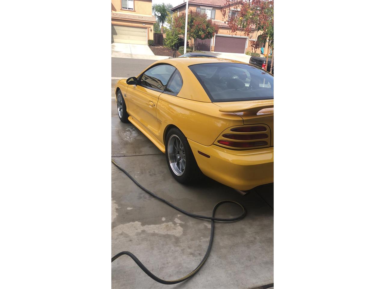 Ford-Mustang-gt-1994-Canary-Yellow-Black-5