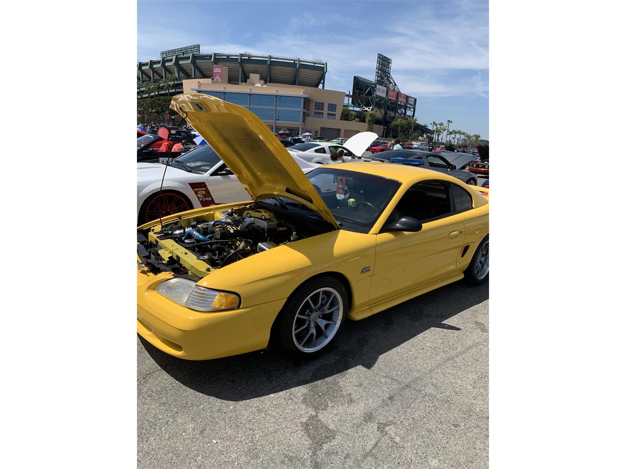 Ford-Mustang-gt-1994-Canary-Yellow-Black-6
