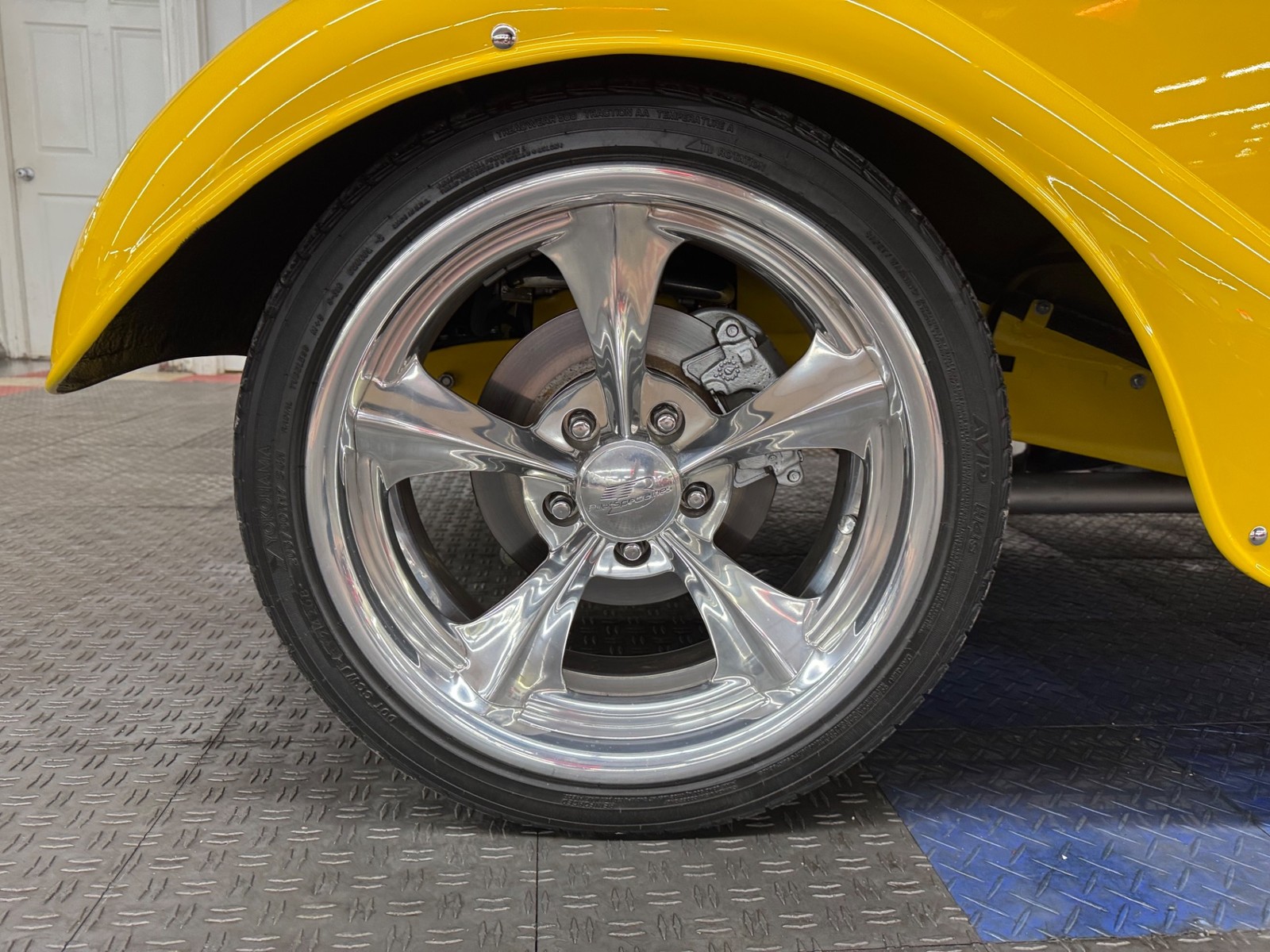 Ford-Roadster-1933-26