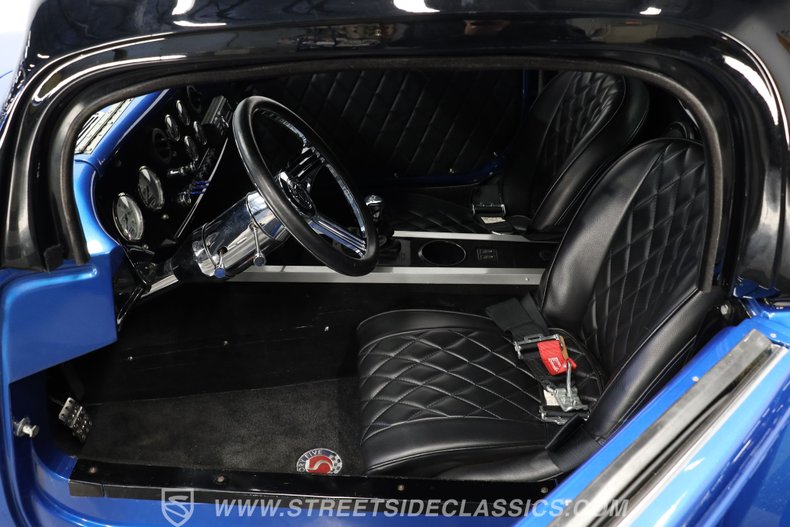 Ford-Roadster-1933-Blue-10