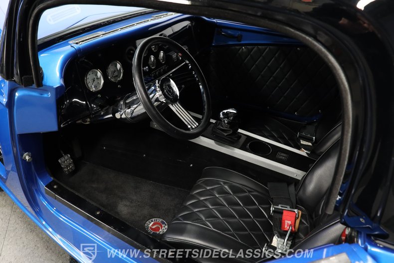 Ford-Roadster-1933-Blue-19