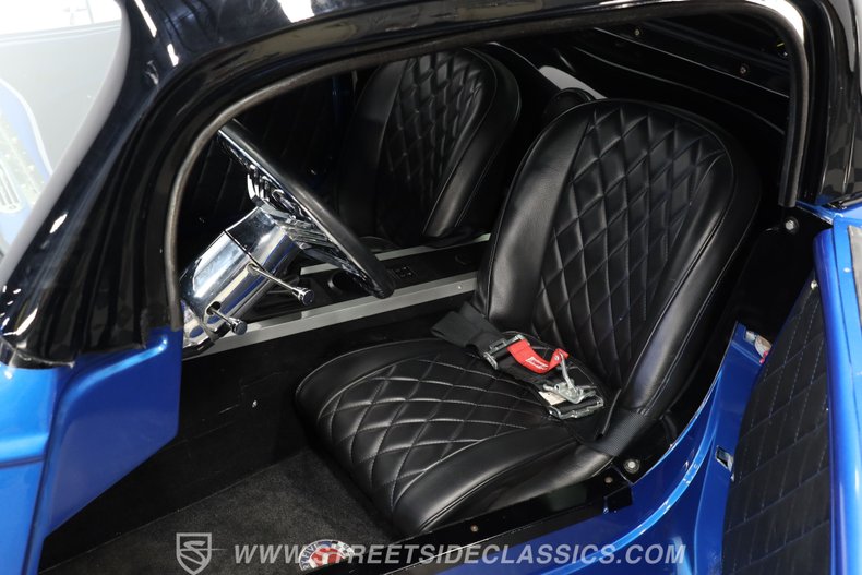 Ford-Roadster-1933-Blue-45