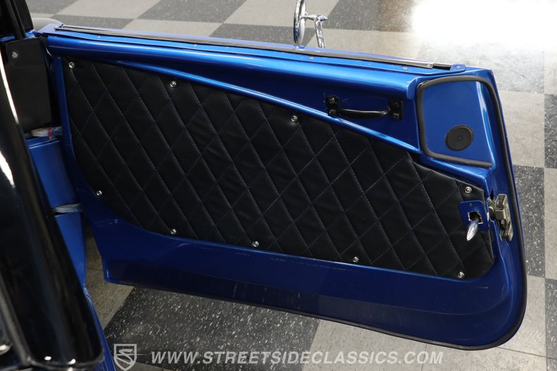 Ford-Roadster-1933-Blue-8