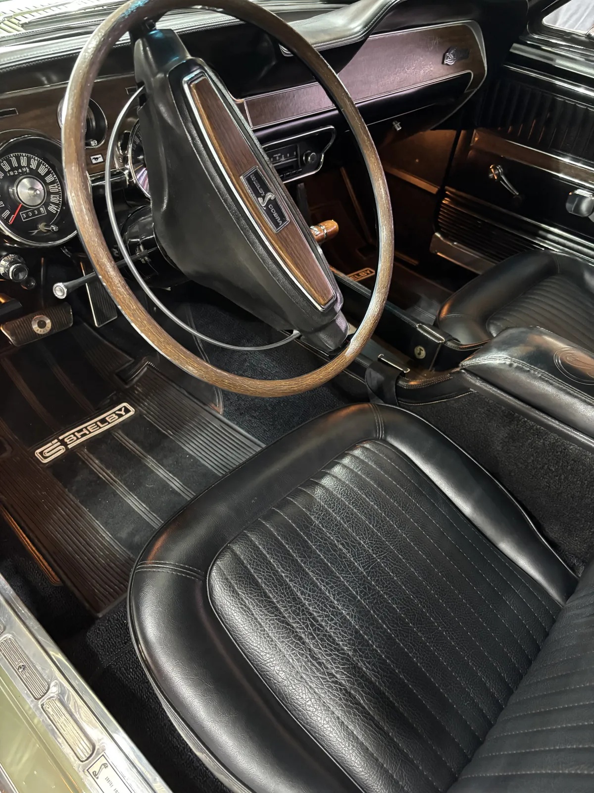 Ford-Shelby-mustang-1968-Lime-Gold-Black-3