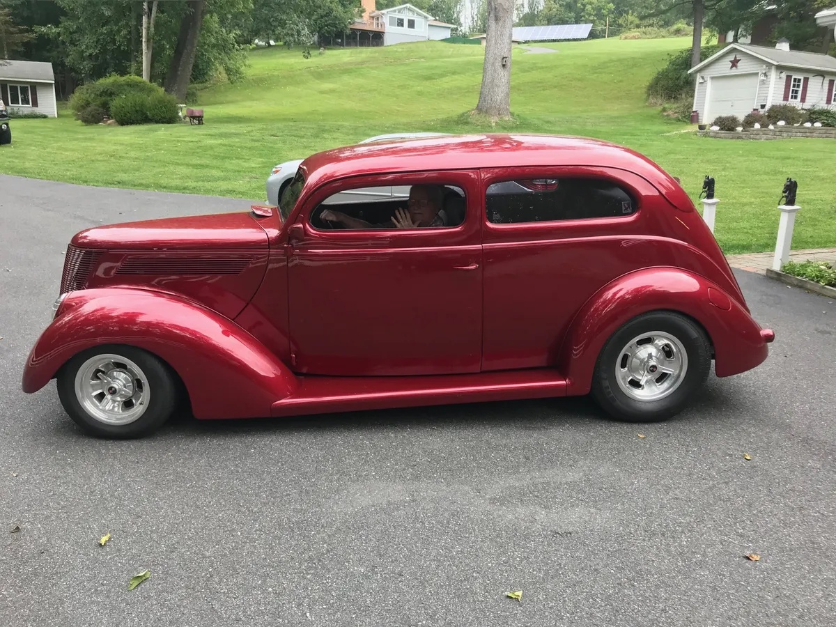 Ford-Standard-1937-Burgundy-Gray-1