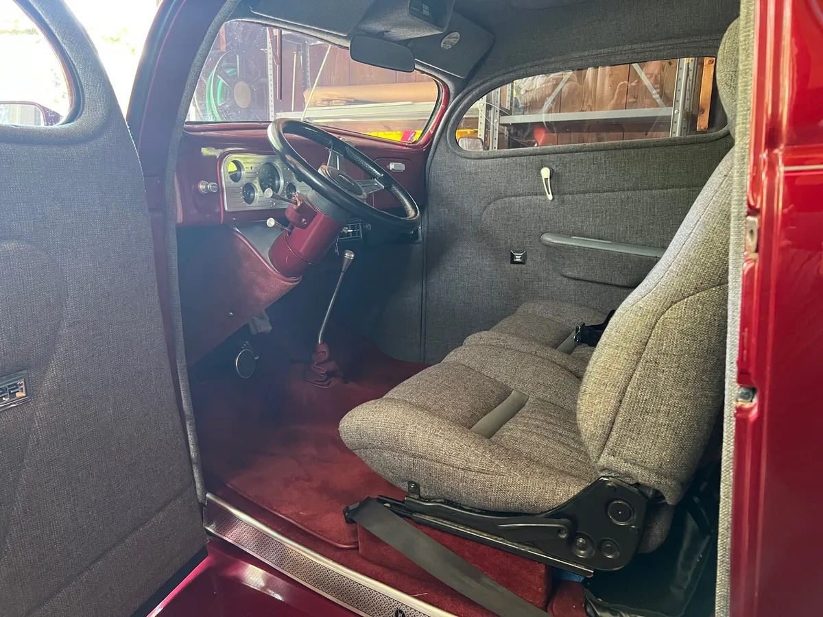 Ford-Standard-1937-Burgundy-Gray-4