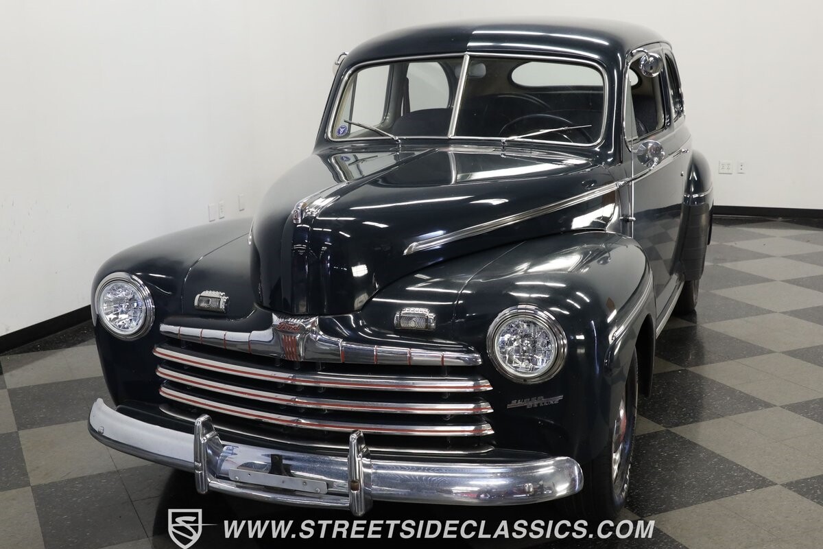 Ford-Super-Deluxe-1946-Sedan-16