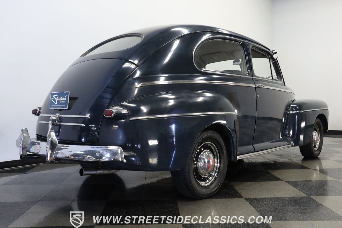 Ford-Super-Deluxe-1946-Sedan-25