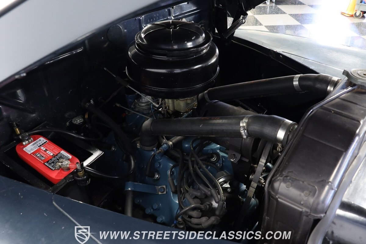 Ford-Super-Deluxe-1946-Sedan-30