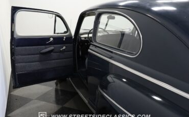 Ford-Super-Deluxe-1946-Sedan-33