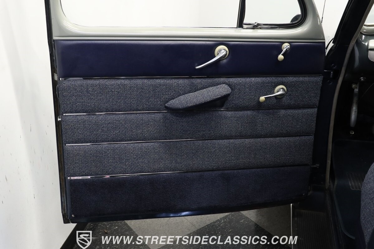 Ford-Super-Deluxe-1946-Sedan-34