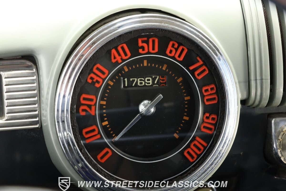 Ford-Super-Deluxe-1946-Sedan-38