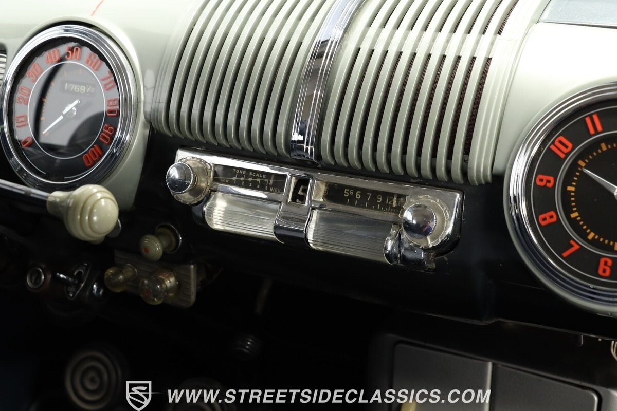 Ford-Super-Deluxe-1946-Sedan-39