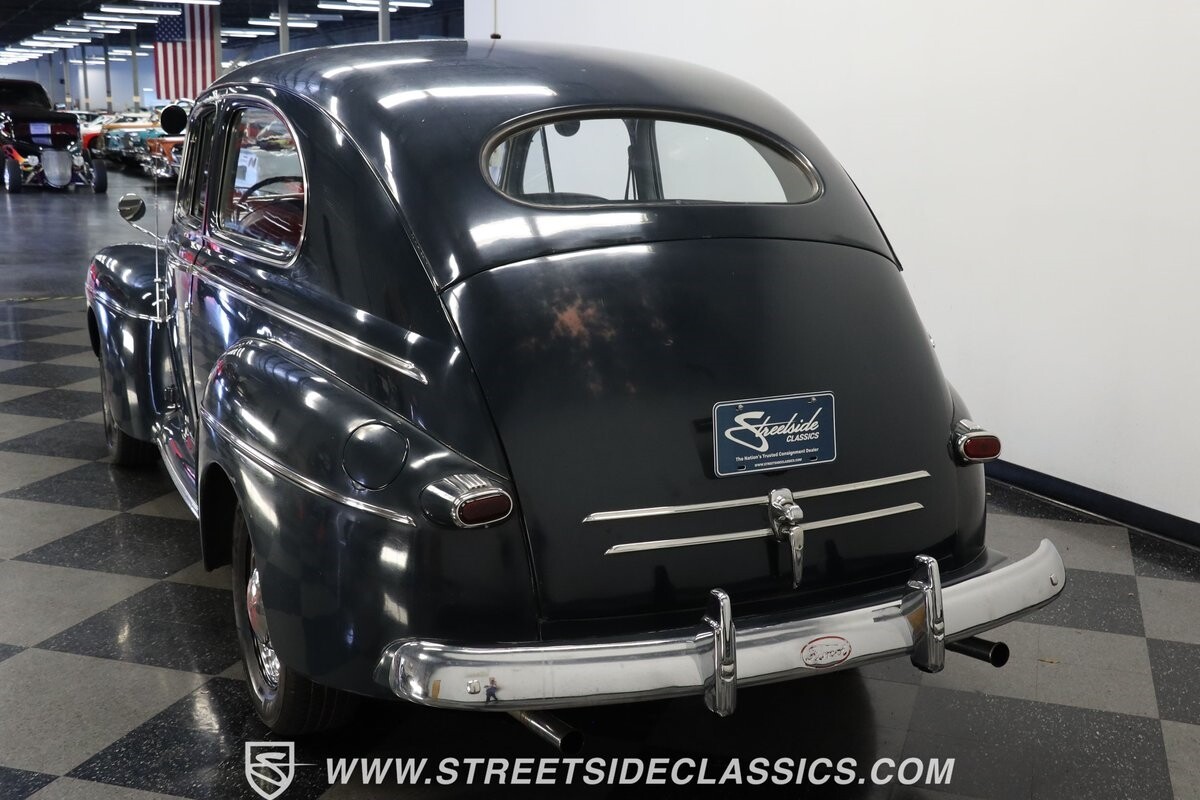 Ford-Super-Deluxe-1946-Sedan-7