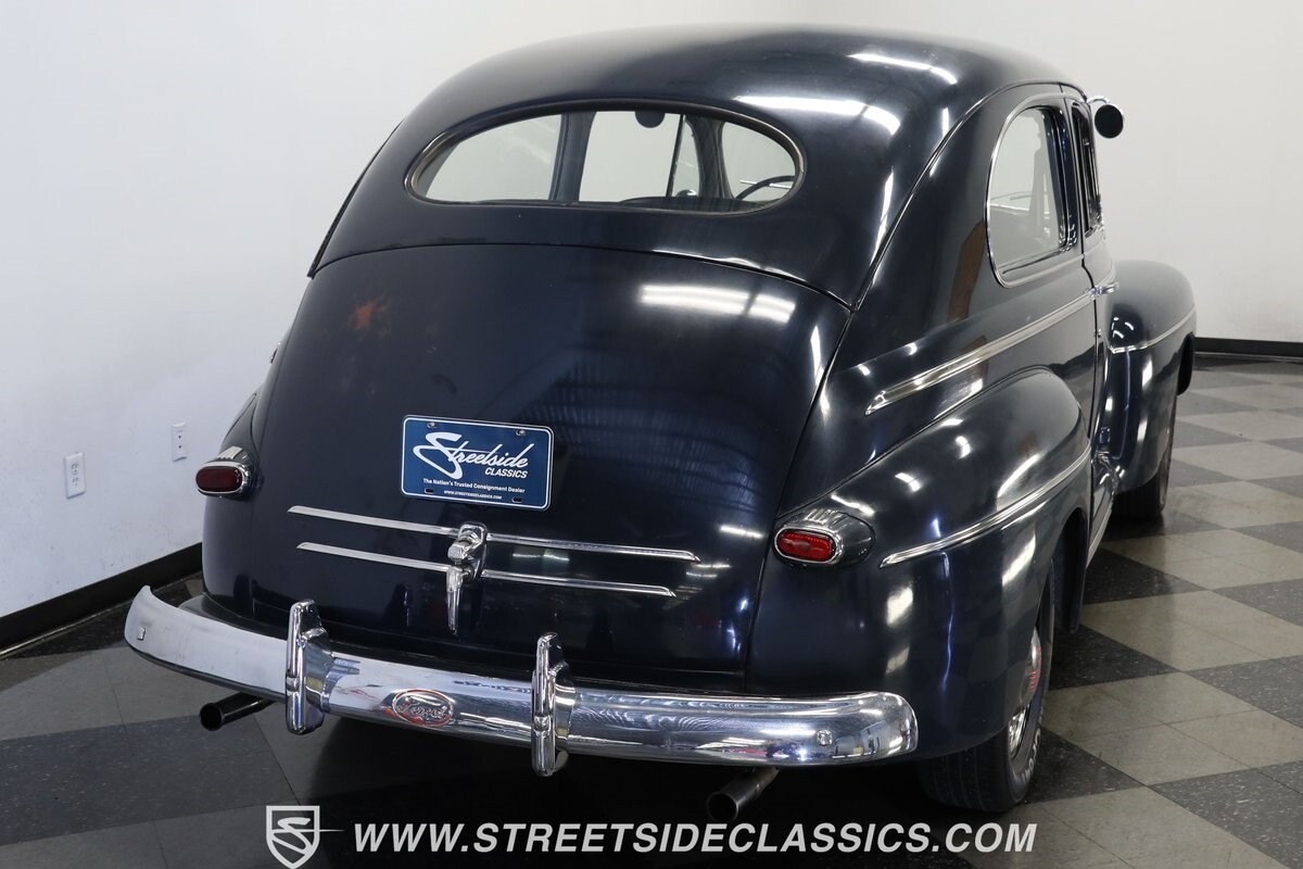 Ford-Super-Deluxe-1946-Sedan-9