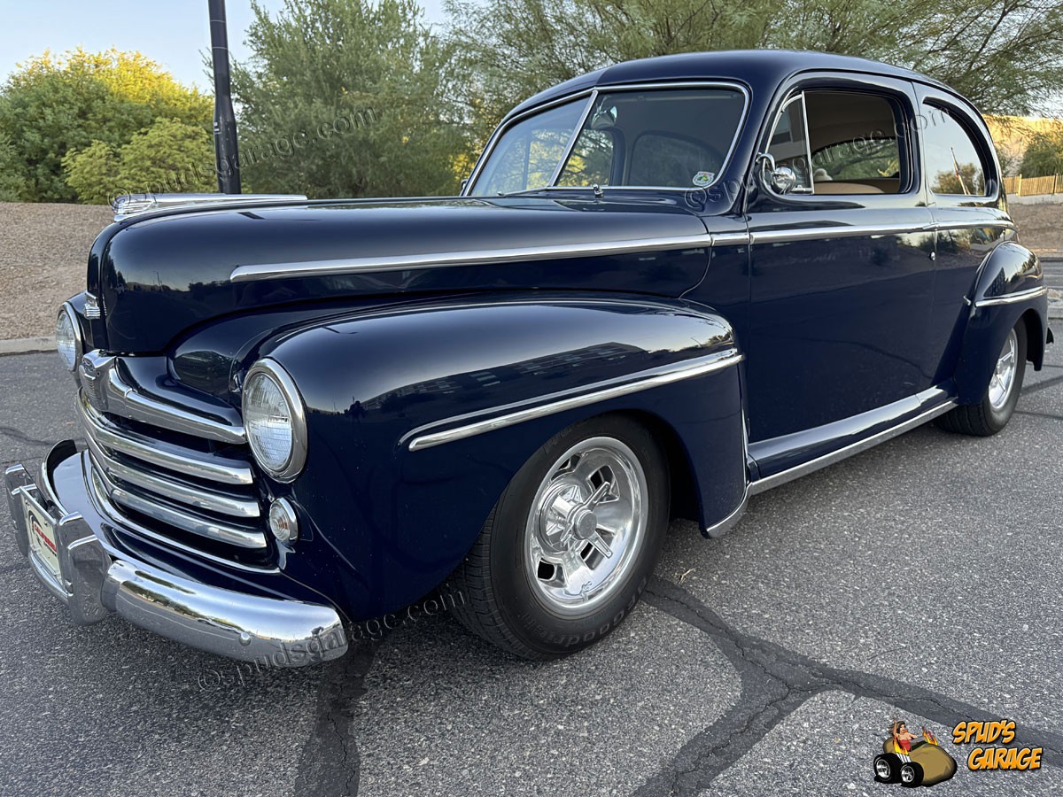 Ford-Super-Deluxe-Tudor-1948-Sedan-1