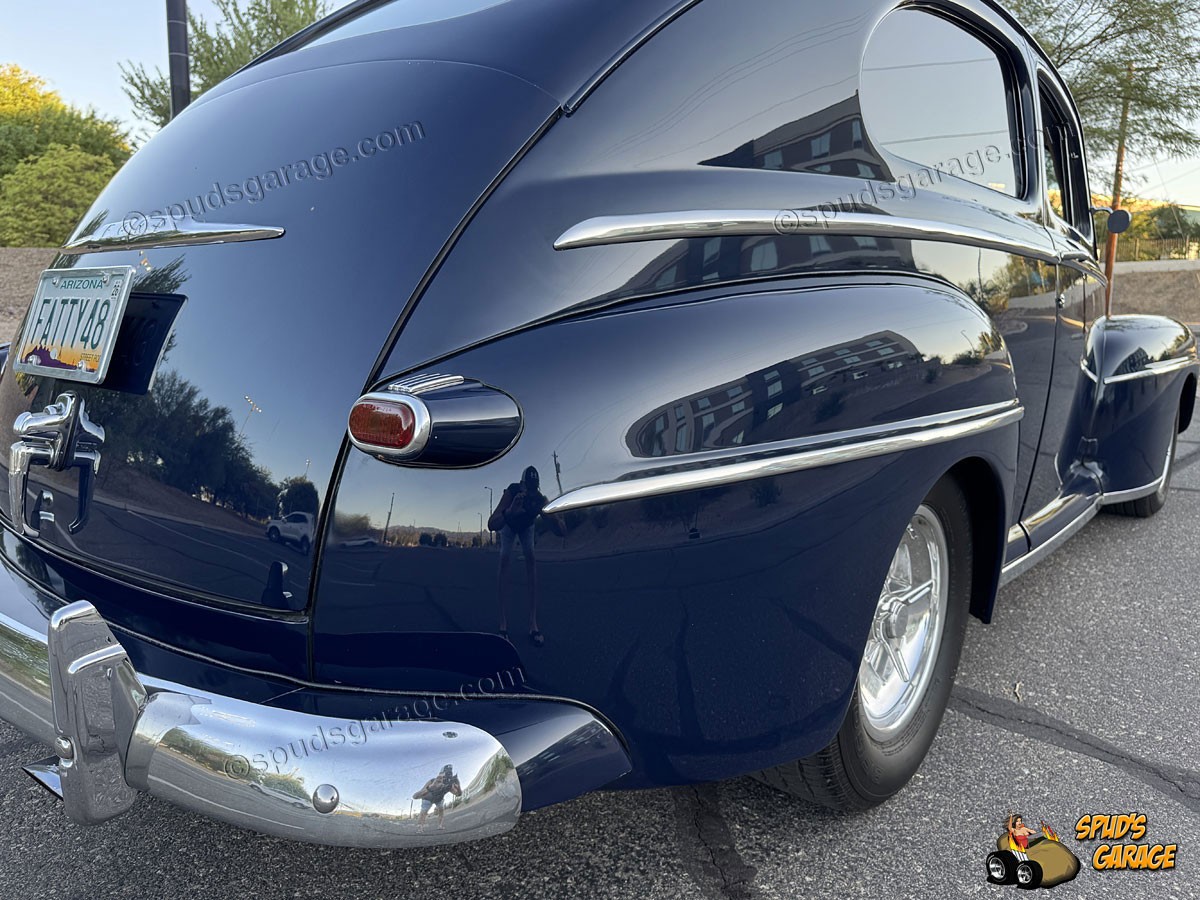 Ford-Super-Deluxe-Tudor-1948-Sedan-17