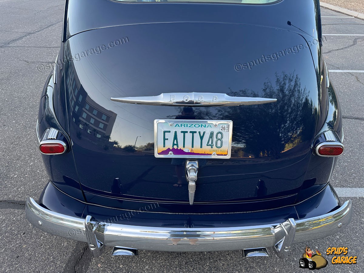 Ford-Super-Deluxe-Tudor-1948-Sedan-19