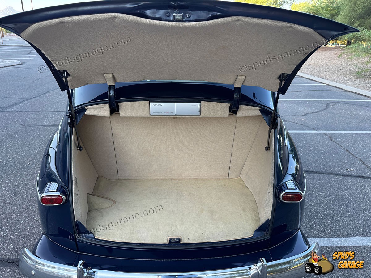 Ford-Super-Deluxe-Tudor-1948-Sedan-20