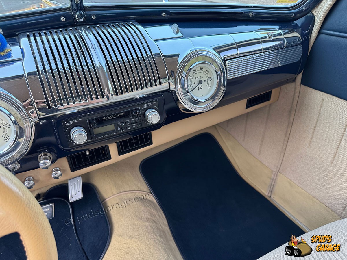 Ford-Super-Deluxe-Tudor-1948-Sedan-29