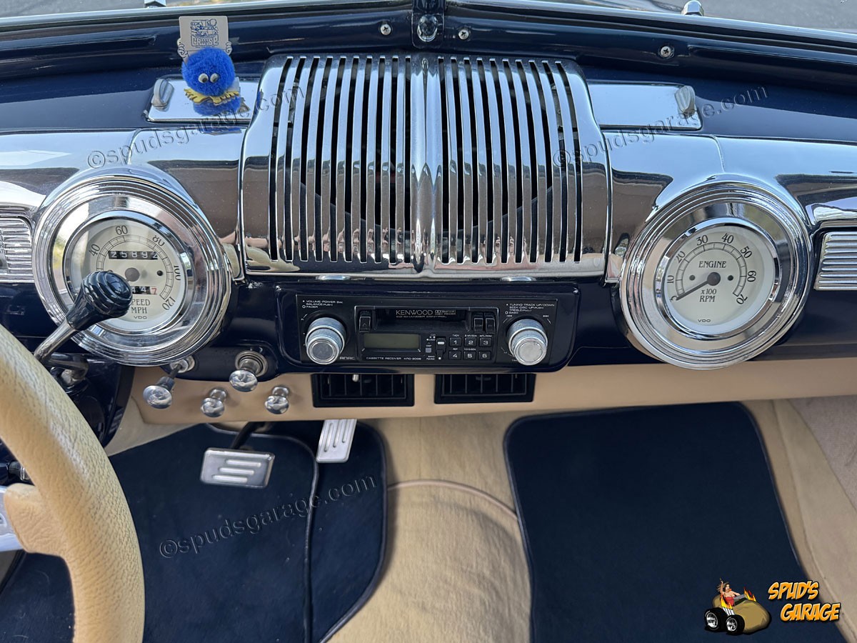 Ford-Super-Deluxe-Tudor-1948-Sedan-30