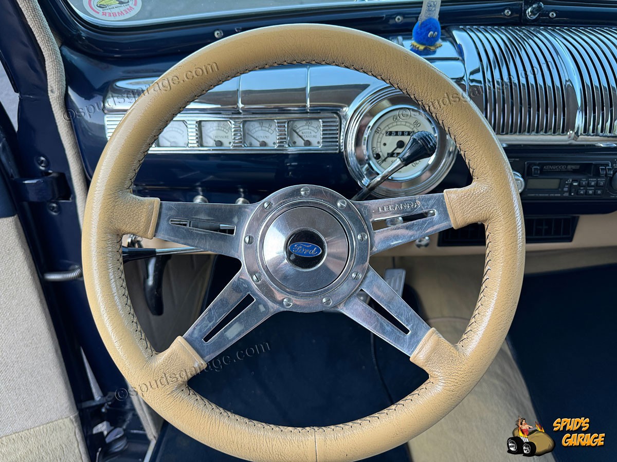 Ford-Super-Deluxe-Tudor-1948-Sedan-31
