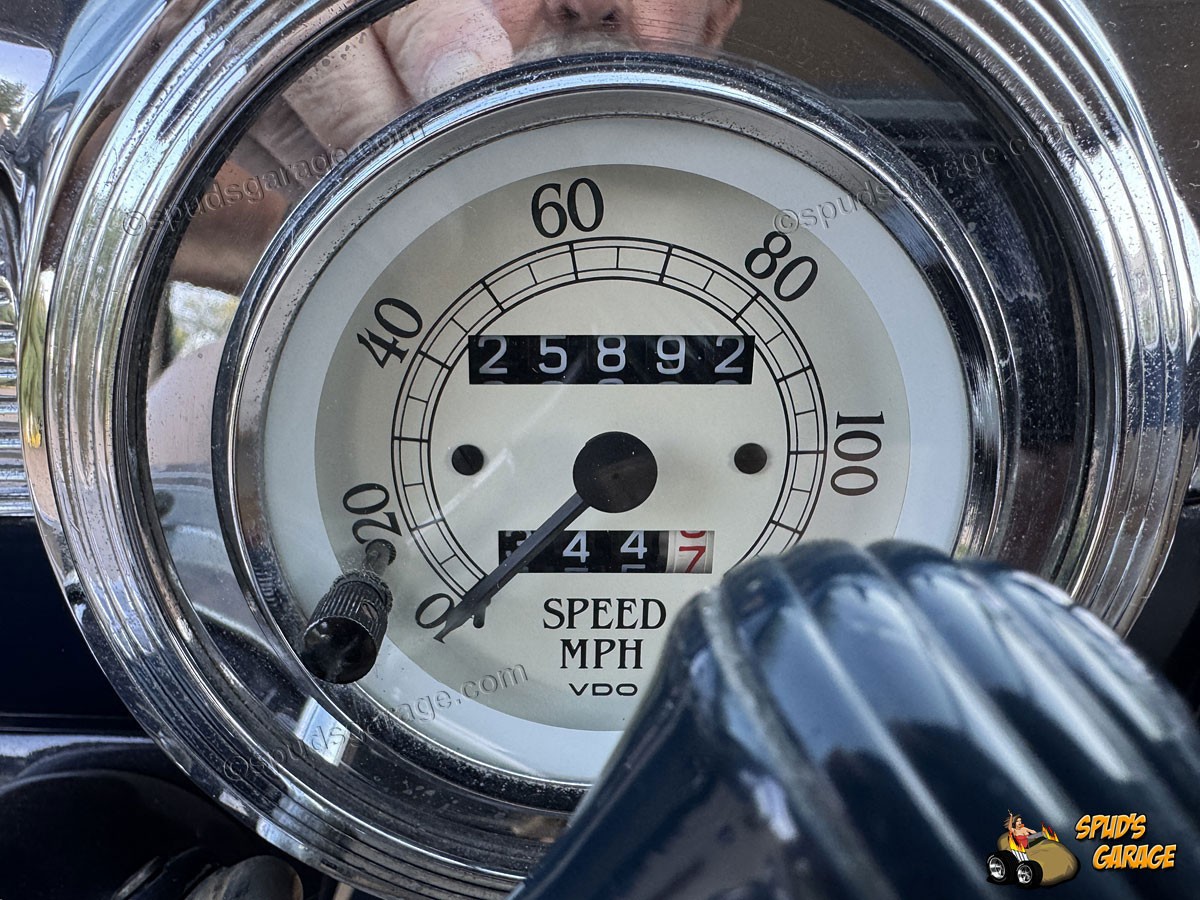 Ford-Super-Deluxe-Tudor-1948-Sedan-32