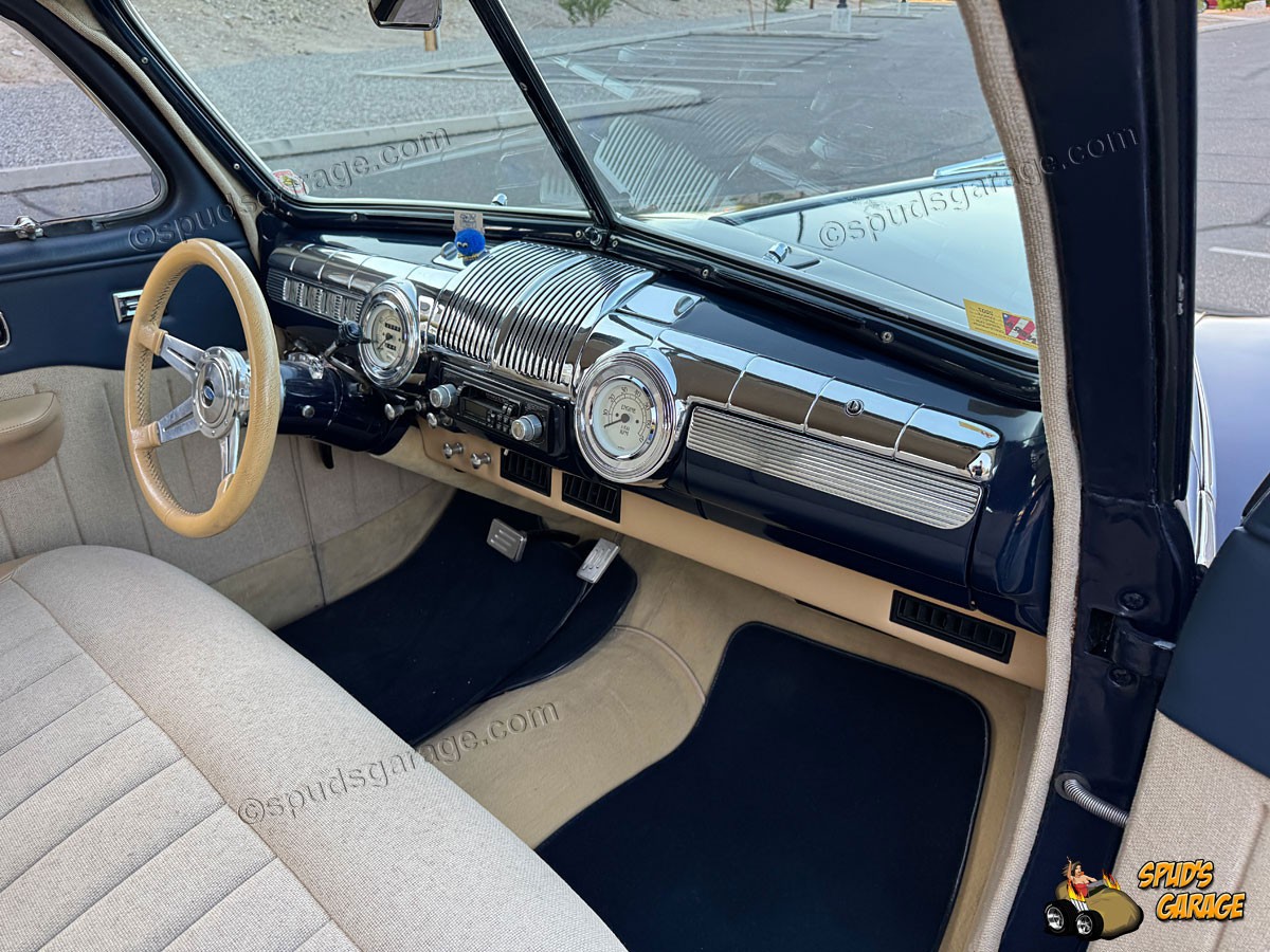 Ford-Super-Deluxe-Tudor-1948-Sedan-9