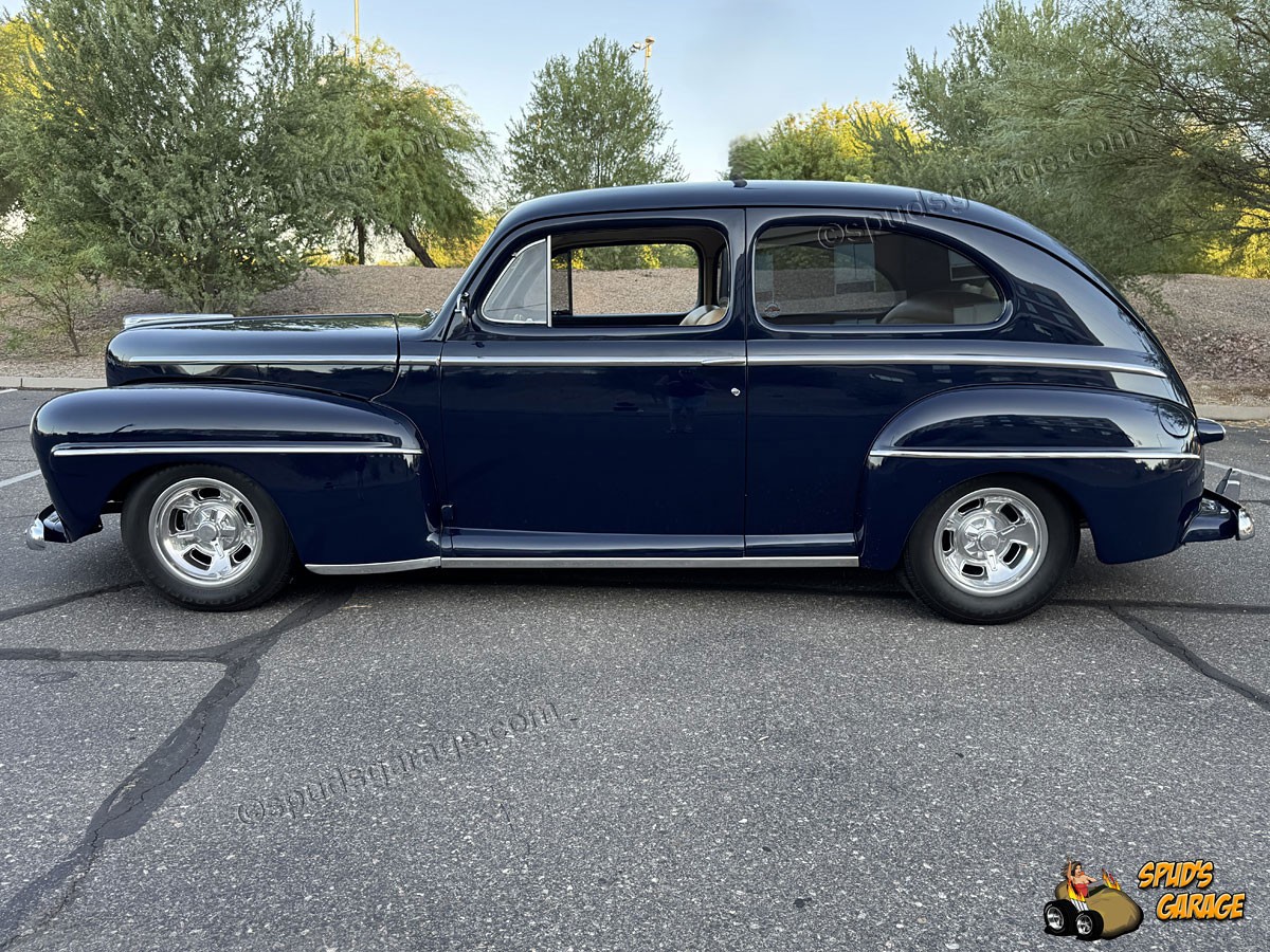 Ford Super Deluxe Tudor 1948 Sedan