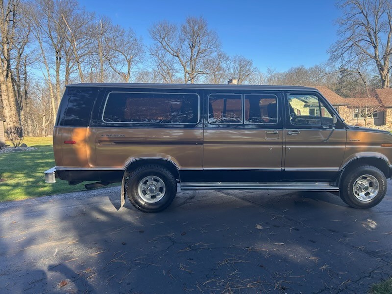 Ford-Super-Wagon-1978-Van-3