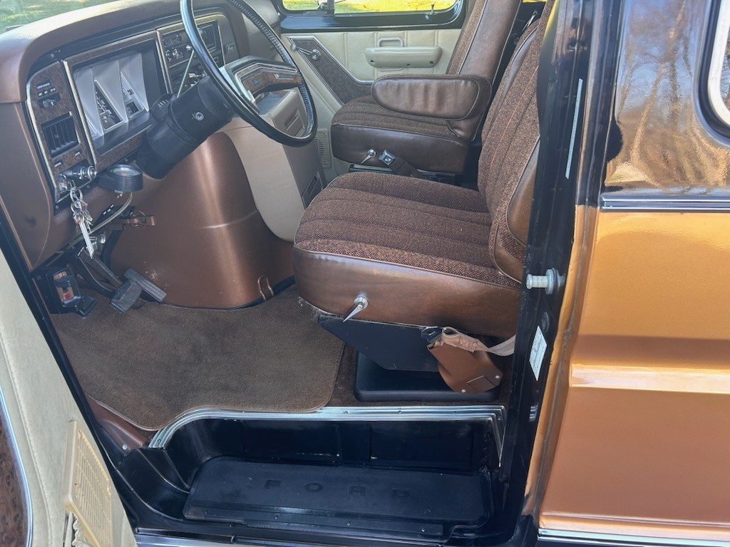 Ford-Super-Wagon-1978-Van-7