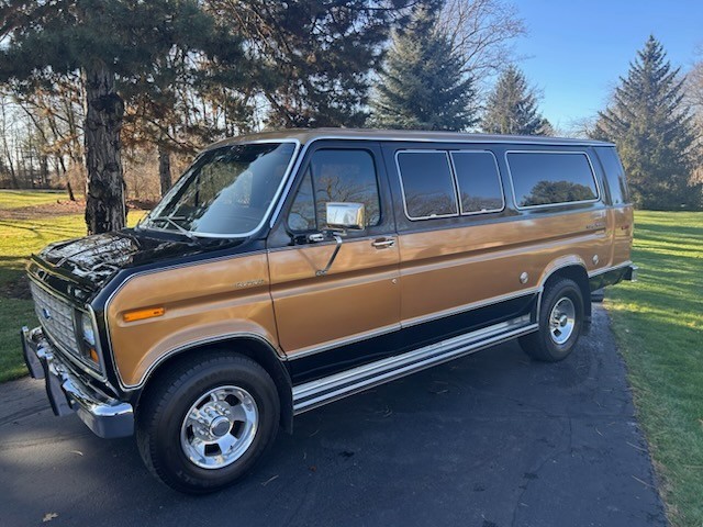 Ford-Super-Wagon-1978-Van