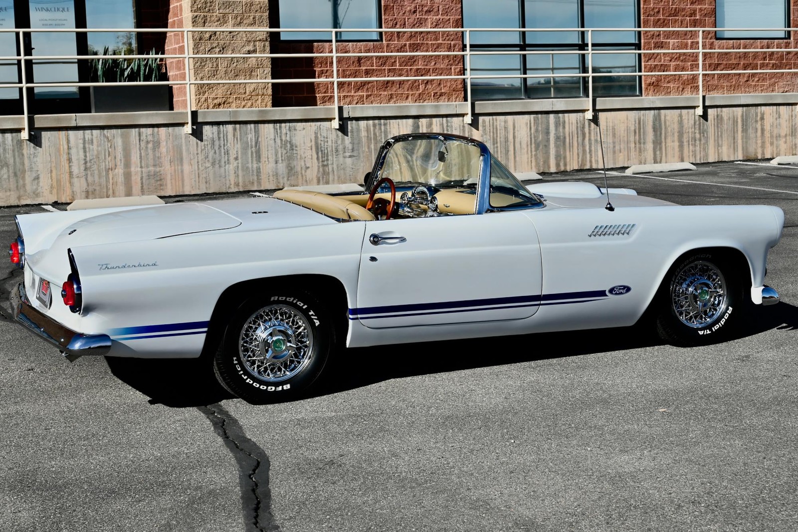 Ford-Thunderbird-1955-17