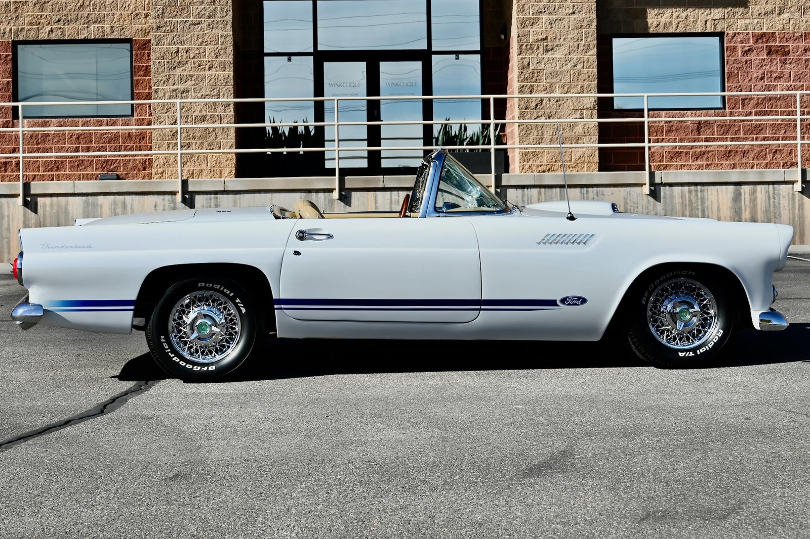 Ford-Thunderbird-1955-18