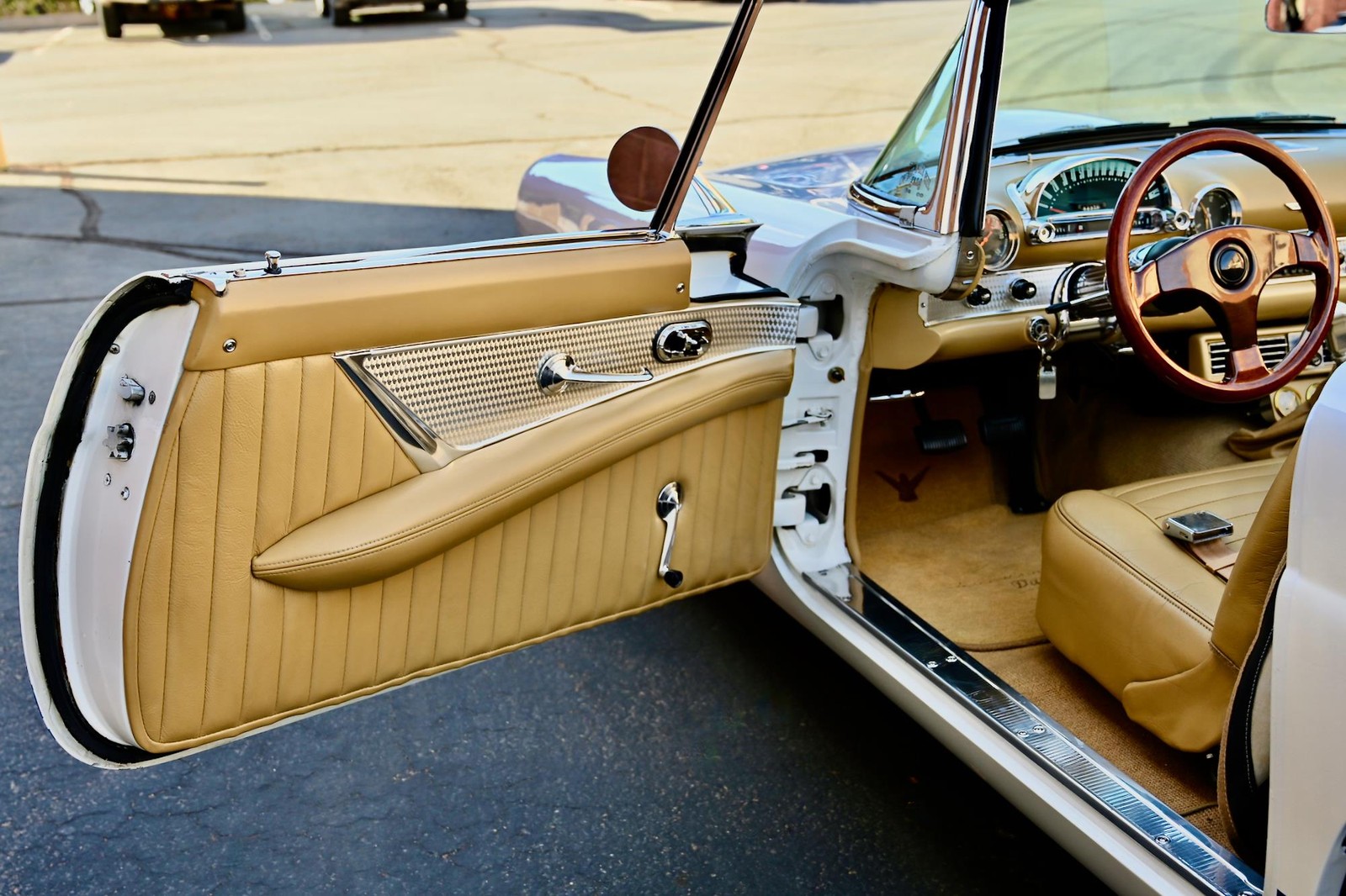 Ford-Thunderbird-1955-34