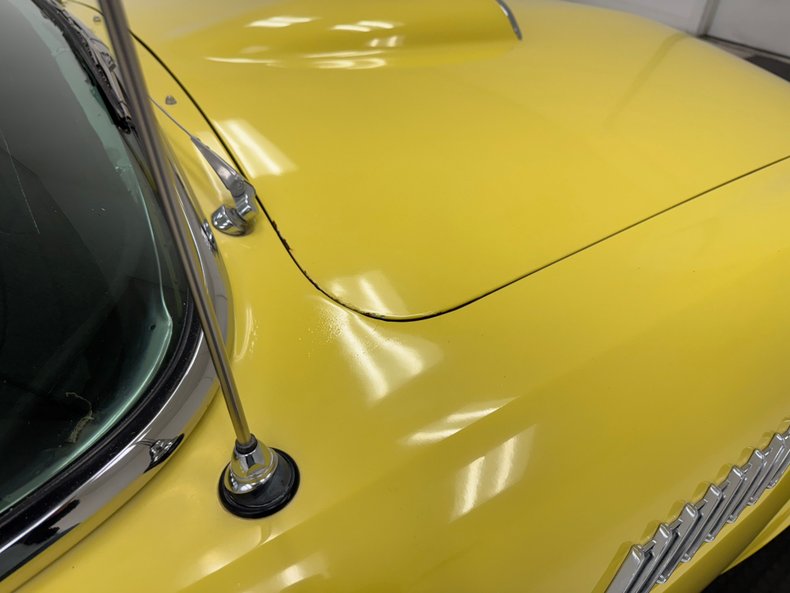 Ford-Thunderbird-1955-Goldenrod-Yellow-Black-34