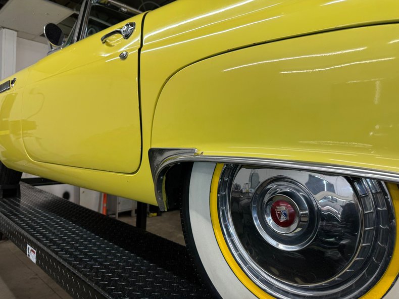 Ford-Thunderbird-1955-Goldenrod-Yellow-Black-44