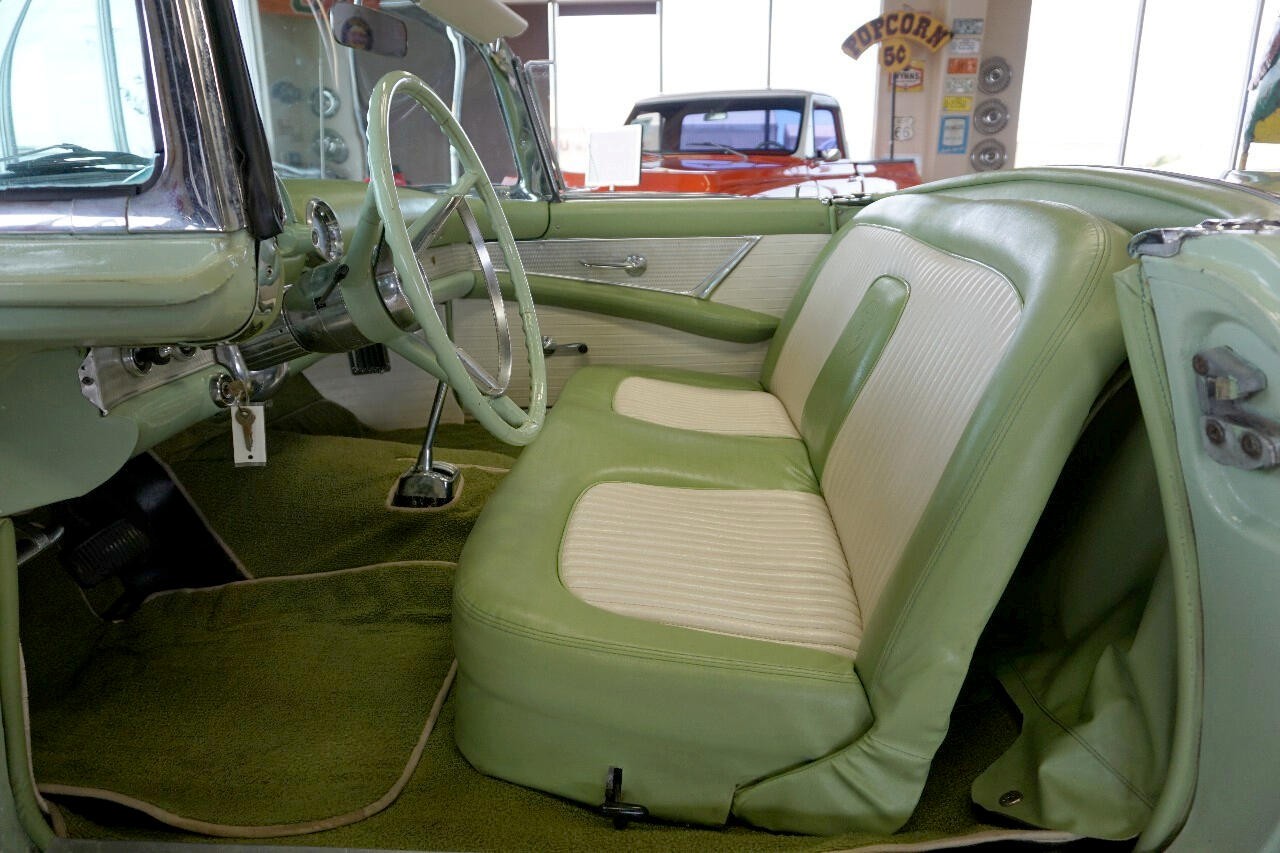 Ford-Thunderbird-1956-Classic-Car-20