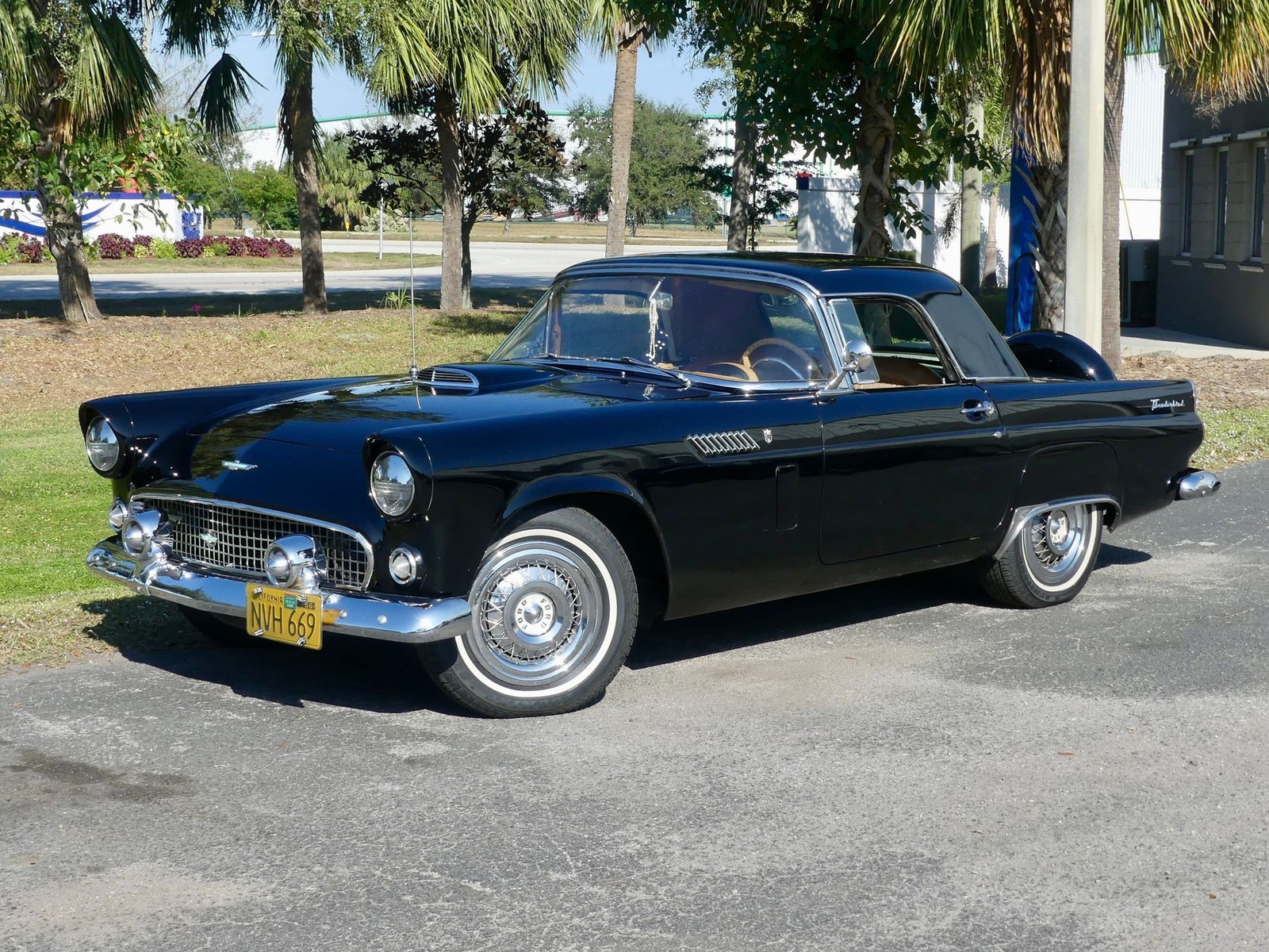 Ford-Thunderbird-1956-Convertible-9
